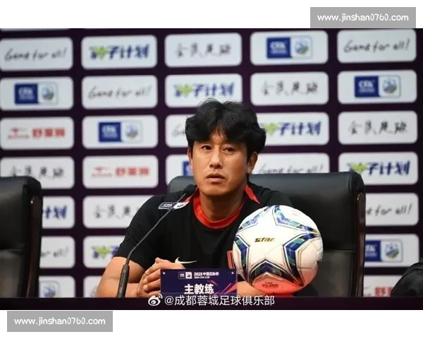 徐正源钦定韩鹏飞为防线核心;伤病潮加剧蓉城保级压力 徐正源钦定韩鹏飞为防线核心;伤病潮加剧蓉城保级压力