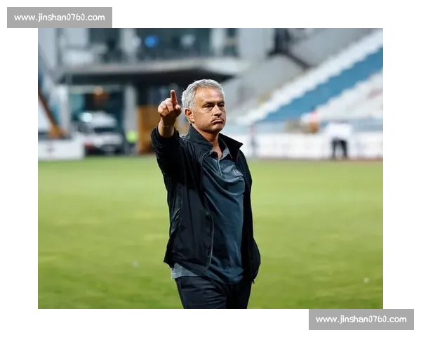 穆帅的 “跑动铁律”:前费内巴切后卫揭秘执教第一课 穆帅的 “跑动铁律”:前费内巴切后卫揭秘执教第一课