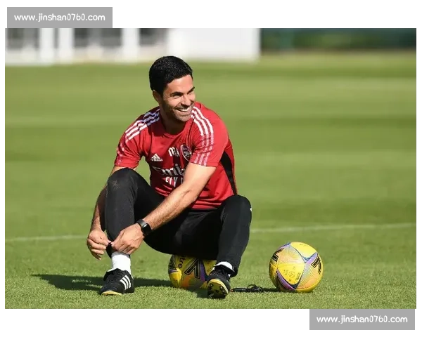 黄潜锁定未来!21 岁锋线新星莫莱罗加盟至 2030 年 黄潜锁定未来!21 岁锋线新星莫莱罗加盟至 2030 年